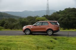 Land Rover Discovery Front Right Three Quarter