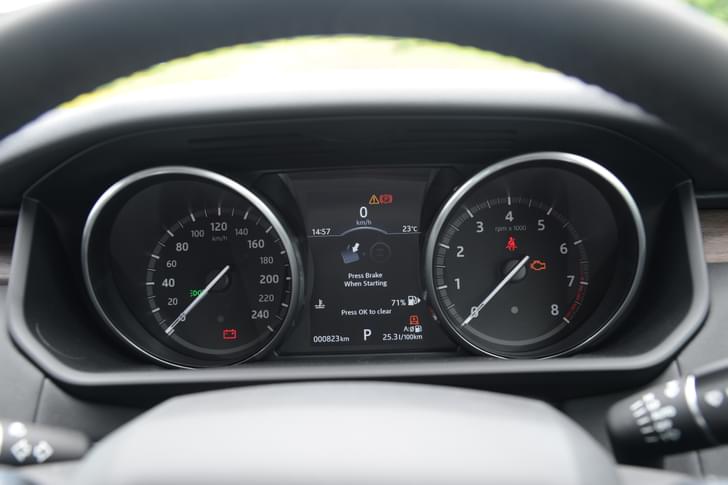 Land Rover Discovery Dashboard