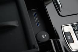 Land Rover Discovery 12V Power Outlets