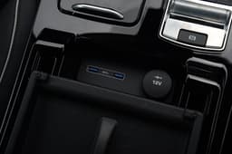 Land Rover Discovery 12V Front Power Outlet