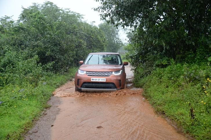 Land Rover Discovery Front View