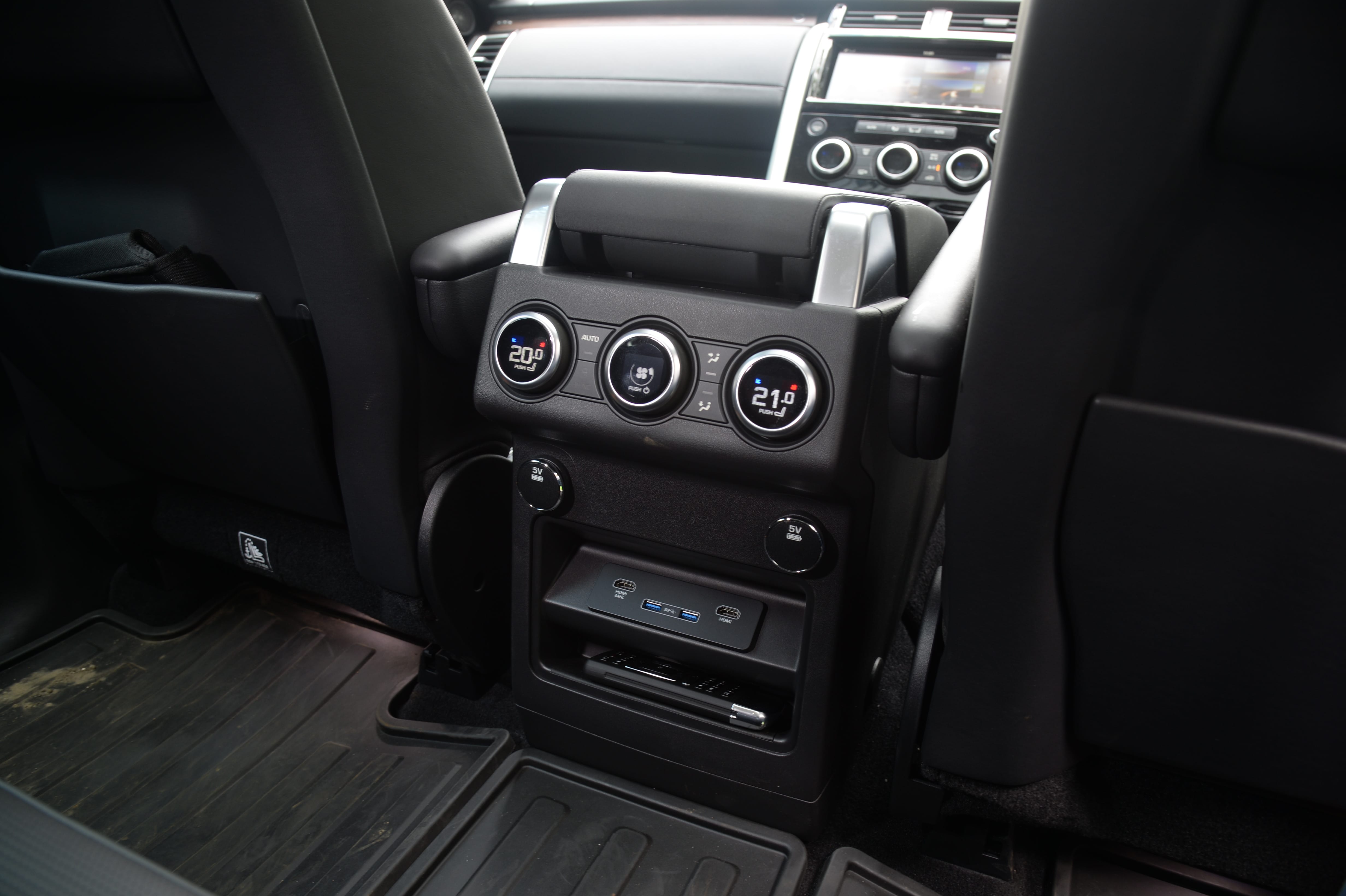 Land Rover Discovery Ac Vents Rear Image – Discovery Photos in India ...