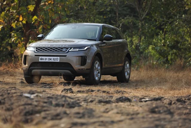 Land Rover Range Rover Evoque Front Right Three Quarter