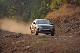 Land Rover Range Rover Evoque Front Left Three Quarter