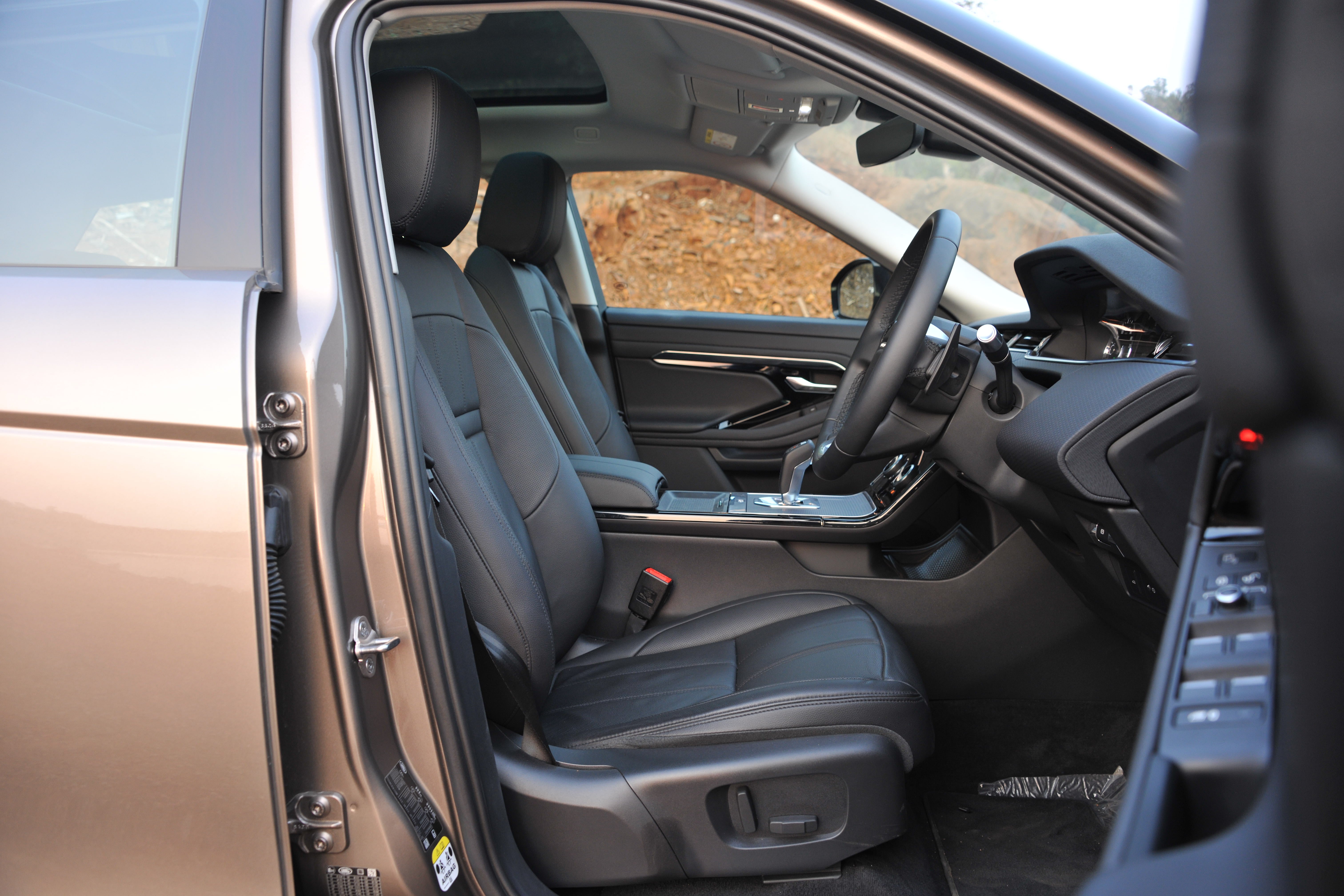 Land Rover Range Rover Evoque front-row-seats Image – Range Rover ...