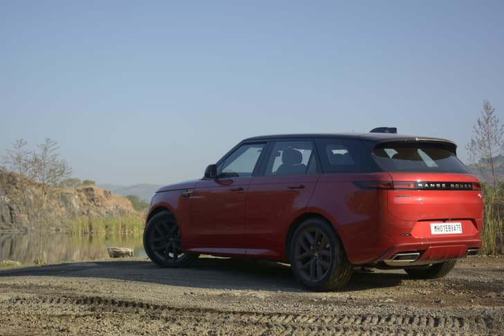 Land Rover Range Rover Sport Front Right Three Quarter