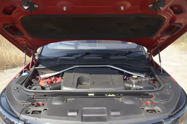Open Bonnet Engine Shot Image - 439