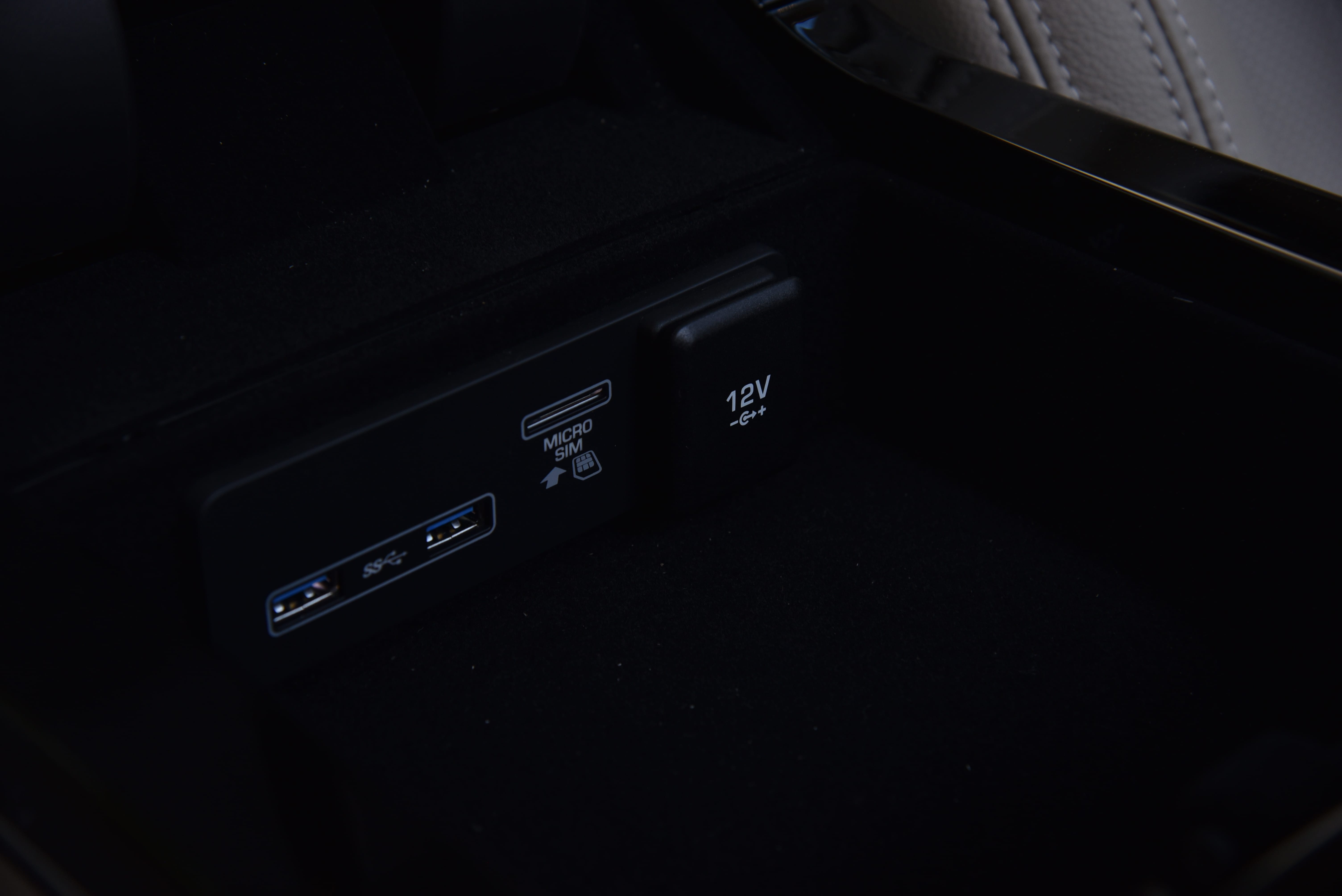 Land Rover Range Rover Velar 12V Front Power Outlet Image – Range Rover ...
