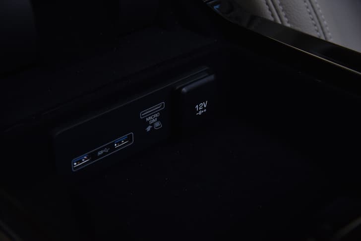 Land Rover Range Rover Velar 12V Front Power Outlet