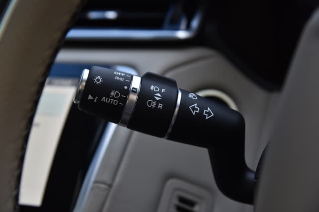 Steering Mounted Controls Image - 205