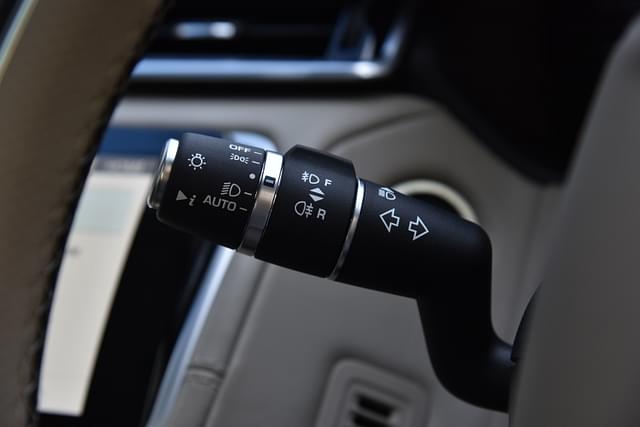 Steering Mounted Controls Image - 205