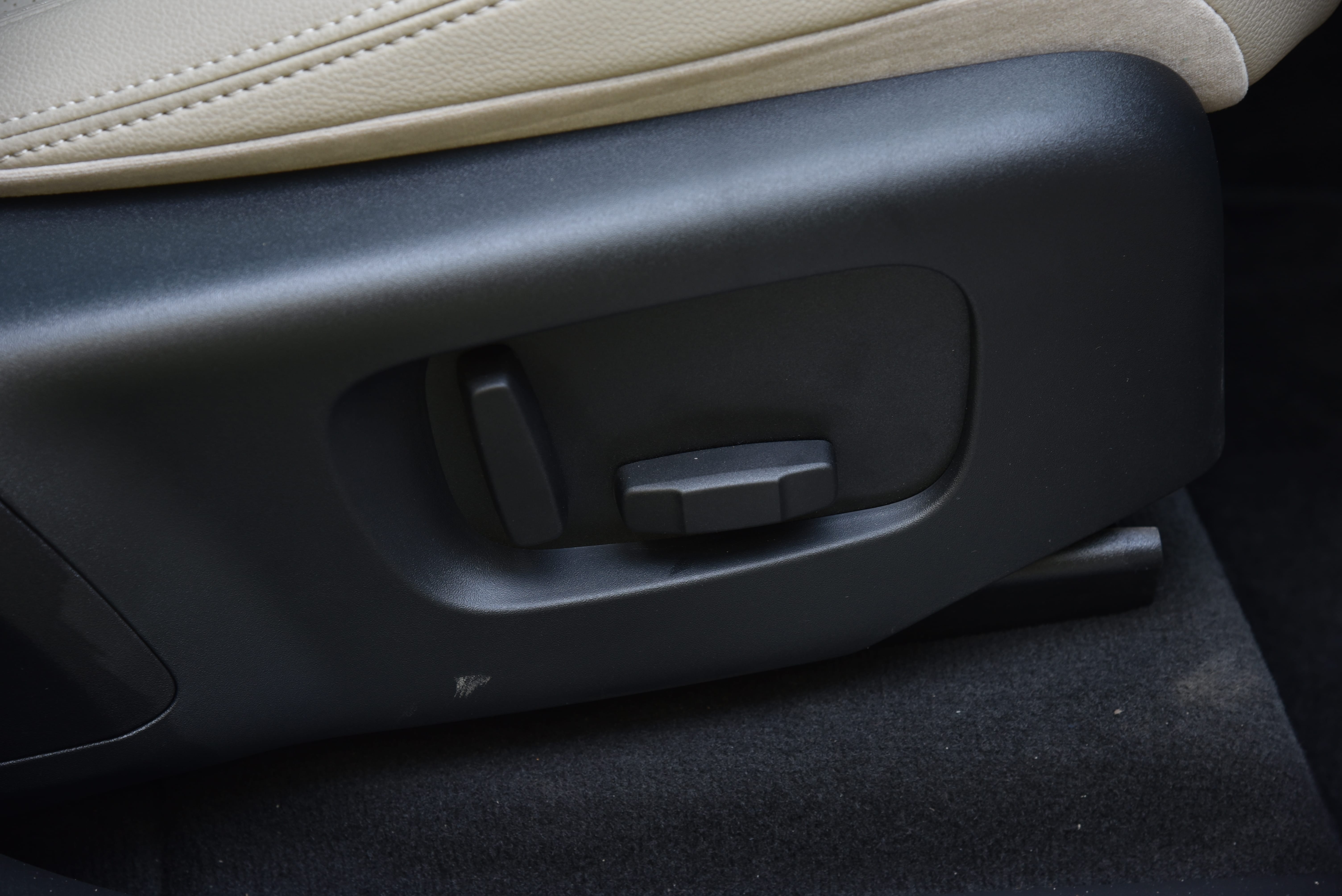Land Rover Range Rover Velar Adjustable Lumbar Support Image – Range ...