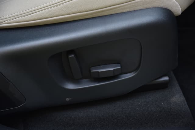 Adjustable Lumbar Support Image - 209