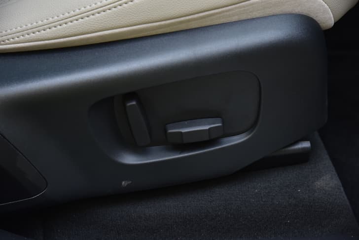 Land Rover Range Rover Velar Adjustable Lumbar Support