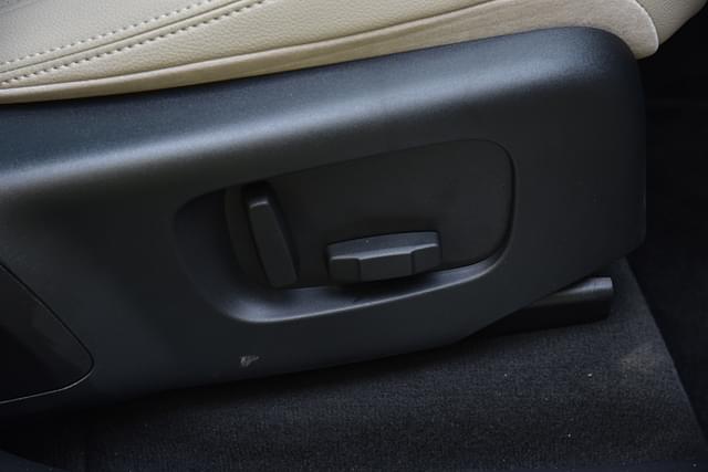 Adjustable Lumbar Support Image - 209