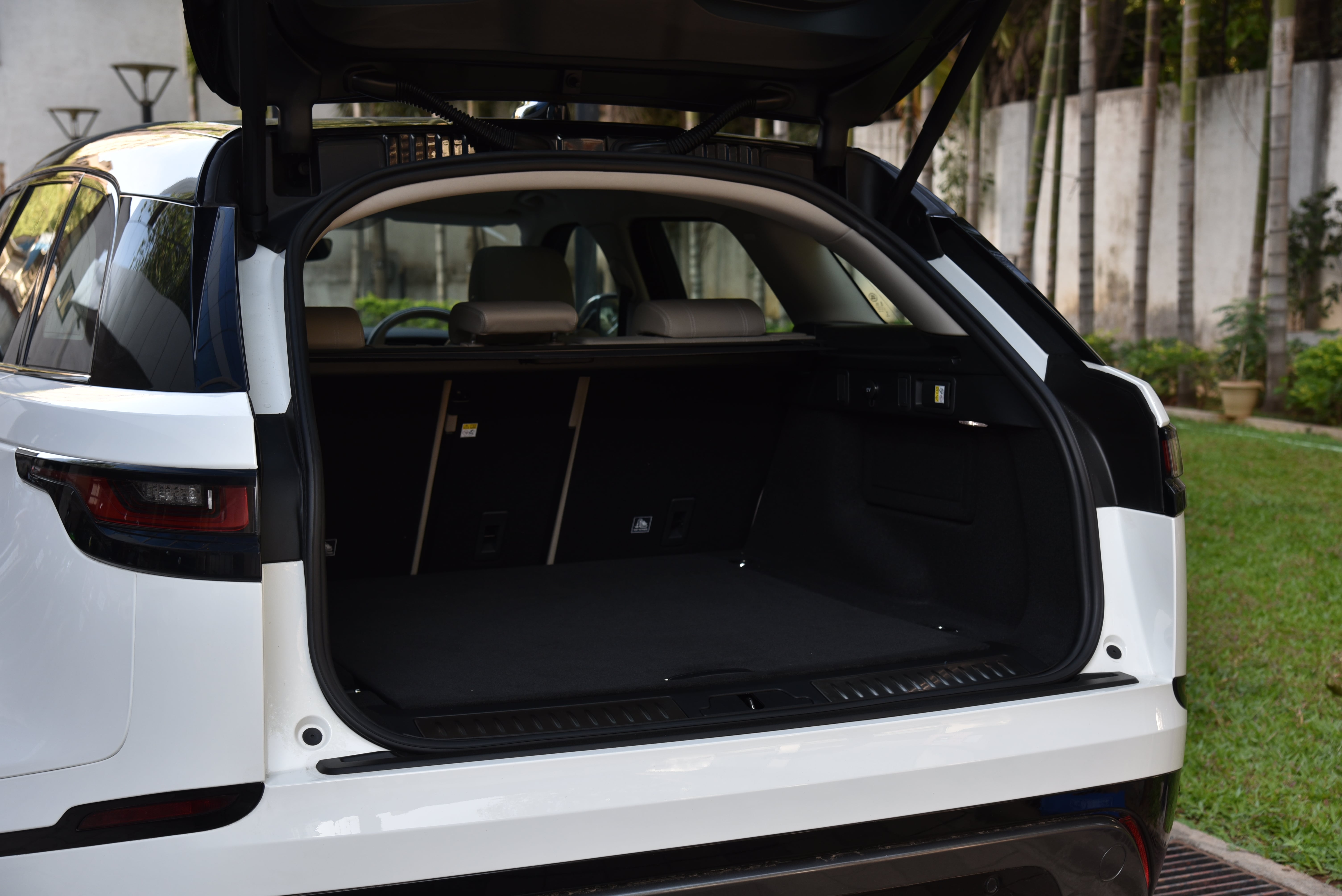 Land Rover Range Rover Velar Rear View Image – Range Rover Velar Photos ...