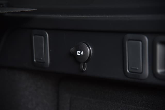 12V Power Outlets Image - 216