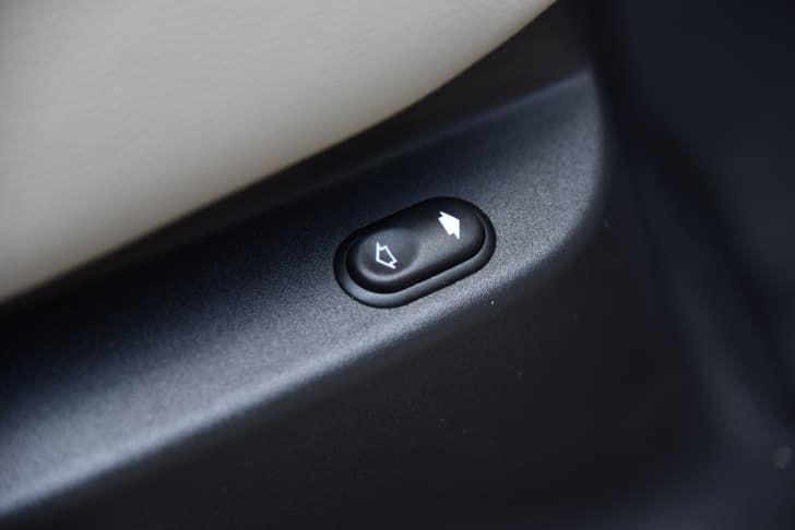 Land Rover Range Rover Velar Door Controls