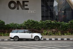 Land Rover Range Rover Front Right Three Quarter
