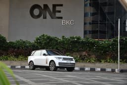 Land Rover Range Rover Front Right Three Quarter