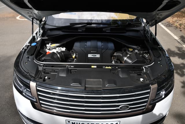 Open Bonnet Engine Shot Image - 3834