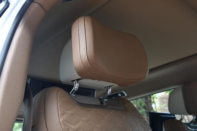 Front Row Adjustable Headrests Image - 3856