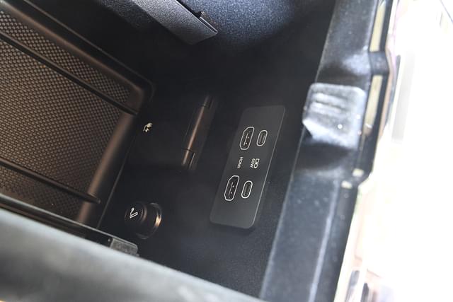 Charging Ports Image - 3865