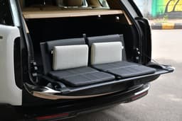 Land Rover Range Rover Rear View