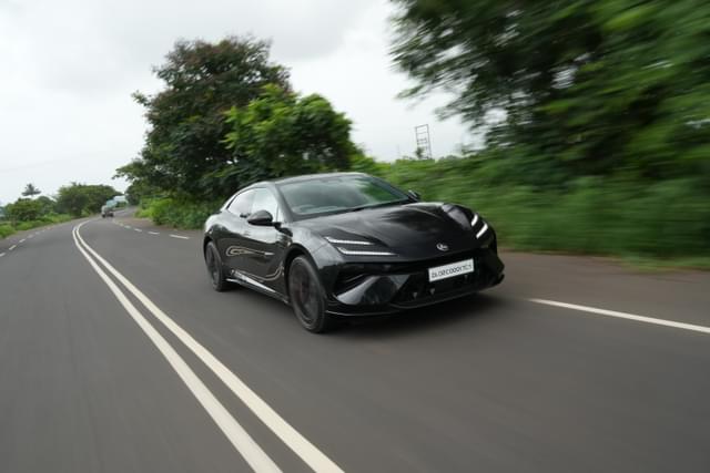 Front Right Three Quarter Image - 20323