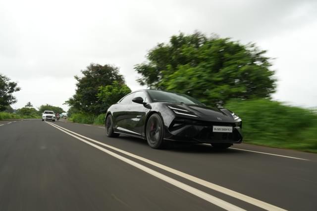 Front Left Three Quarter Image - 20319