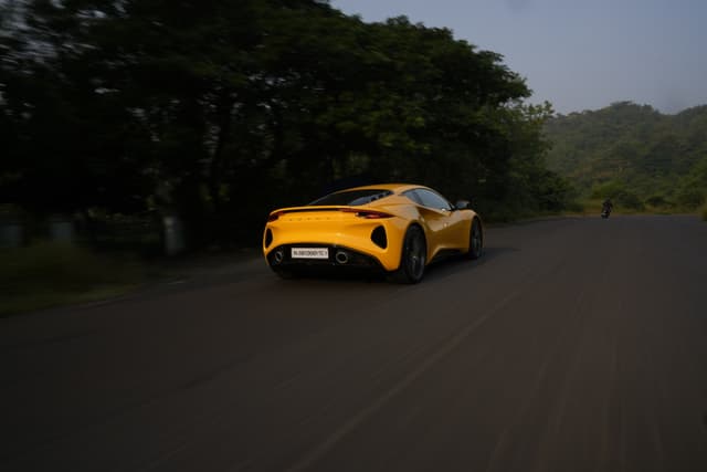 Rear View Image - 4587