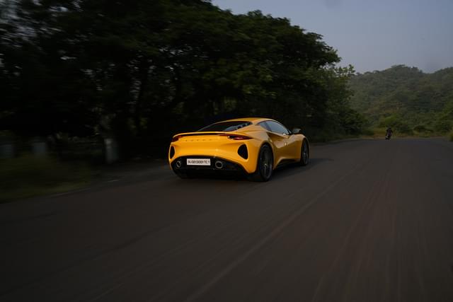Rear View Image - 4587
