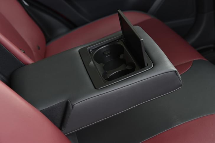 Mg Astor Second Row Seats