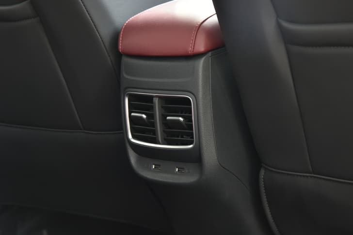 Mg Astor Second Row Seats