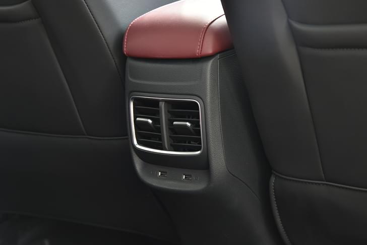 Mg Astor Second Row Seats