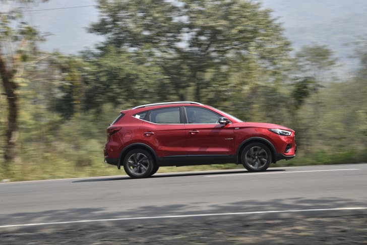Mg Astor Color Red