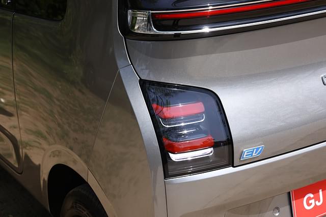 Rear View Image - 5365