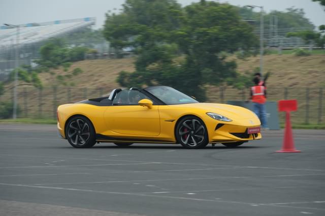 Front Right Three Quarter Image - 20171