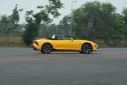 Mg Cyberster Color Yellow