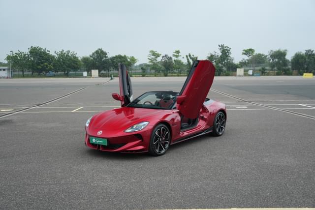 Front Left Three Quarter Image - 20162