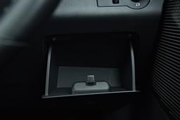 Mg Gloster Glove Box