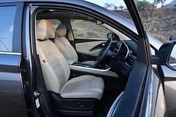 Mg Hector Front Row Seats