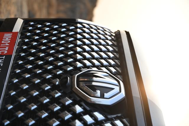 Front Logo Image - 2372