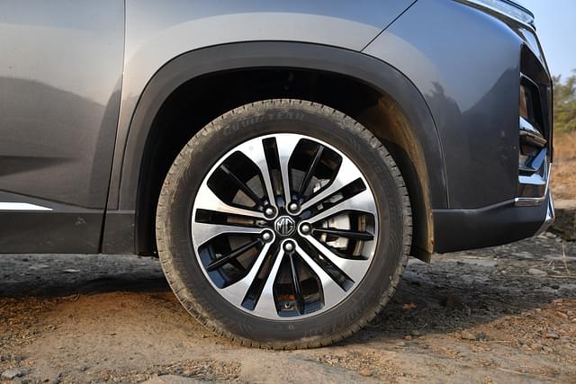 Alloy Wheels Image - 2377