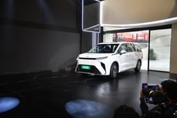 Mg M9 Front Left Three Quarter