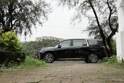 Mg M9 Front Right Three Quarter