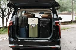 Mg M9 Front Row Seats