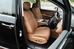 Mg M9 Front Row Seats