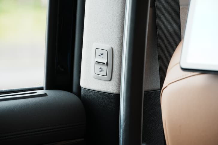 Mg M9 Door Controls
