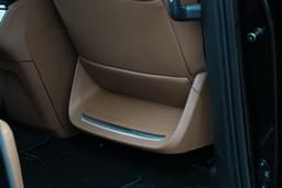 Mg M9 Second Row Seats